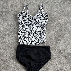 Lands End women’s two piece 
14 bottoms black
14 D cup top black and white